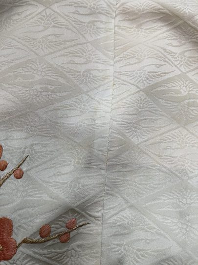 刺繍振袖 黄ばみシミ 染み抜き・色修正・クリーニング後