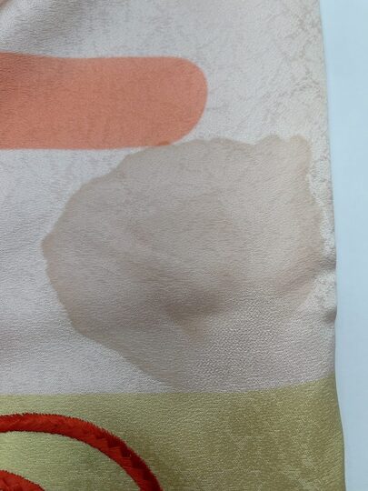 祝着の母乳のシミ 染み抜き・クリーニング前