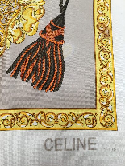CELINEスカーフ 染み抜きクリーニング途中